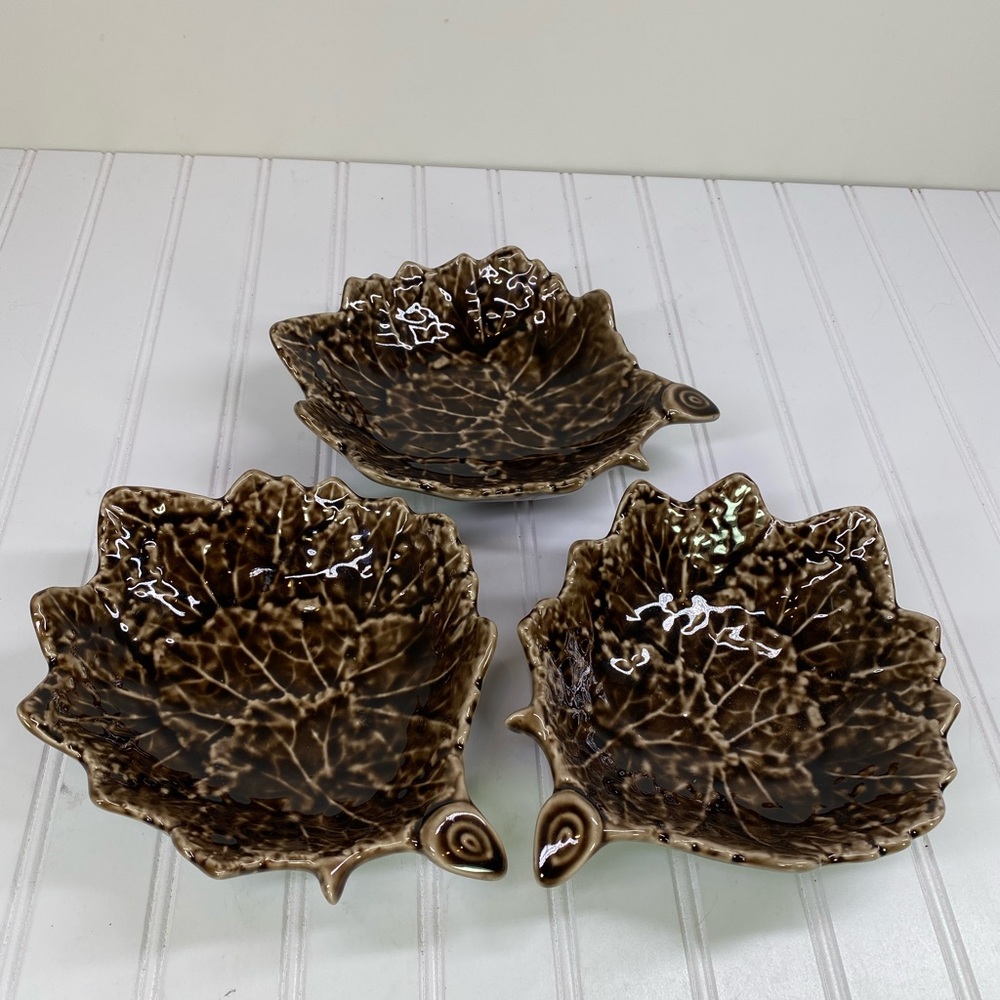 Brown ceramic leaf bowls